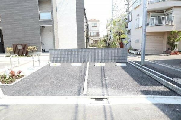 アセット一之江の駐車場