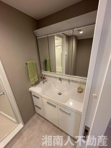 藤和シティホームズ鎌倉大船の独立洗面台|朝の支度にも助かる、独立の洗髪洗面化粧台