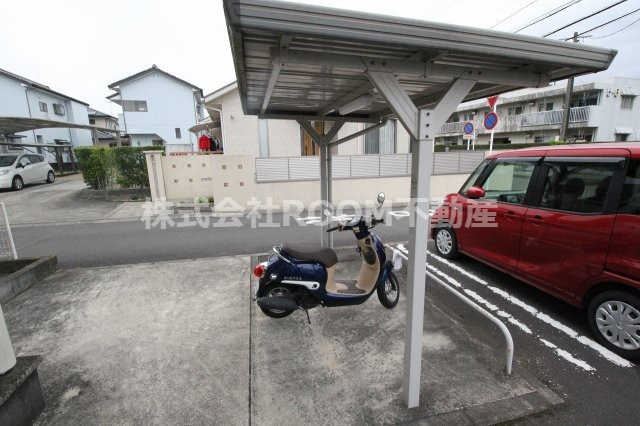 ハッピネスTAKAOの駐車場|駐車場があるので、車を買う予定の方も安心です