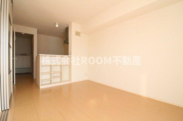 ハッピネスTAKAOの居間・リビング|こちらのリビングで趣味の時間をお楽しみください