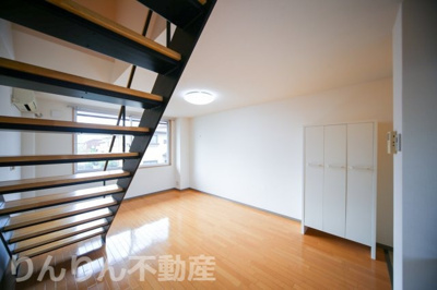 【居間・リビング】 | クレスト新浜B | ゆったりとしたリビングです