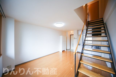 【居間・リビング】 | クレスト新浜B | 使いやすい居間です