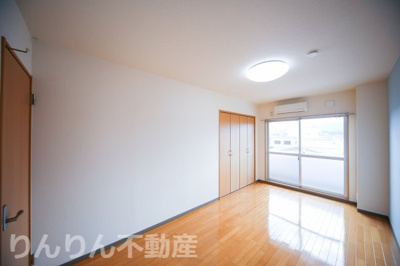 【洋室】 | クレスト新浜B | 広々とした洋室です