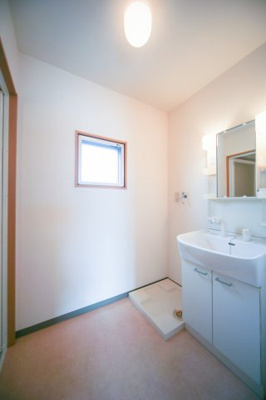 【洗面所】 | クレスト新浜B | ゆったりとスペースのある洗面所