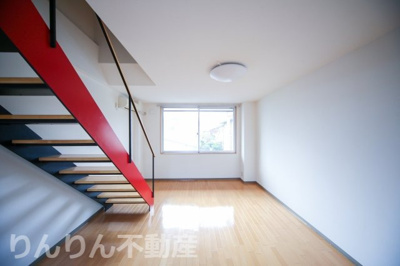 【居間・リビング】 | クレスト新浜B | ゆったり過ごせる居間です