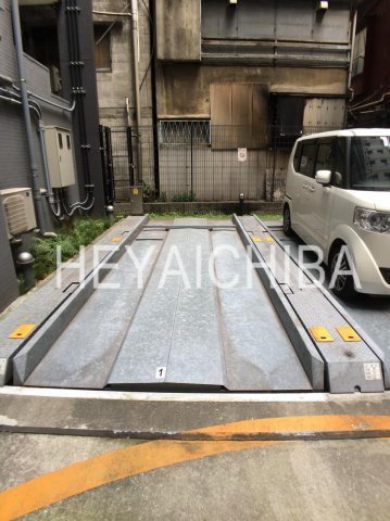 プラウドフラット浅草駒形の駐車場