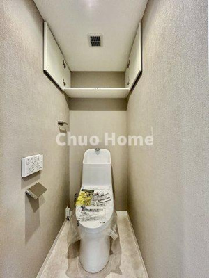 【トイレ】 | ファミール亀有壱番館 | 【トイレ】 収納スペースをしっかりと確保した温水洗浄便座機能付きトイレ。温水洗浄便座は清潔にお使いいただくための大切なアイテムです。