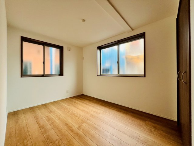 【洋室】 | 練馬区旭丘２丁目　新築戸建て | 落ち着いた雰囲気で、ゆったりと過ごせる洋室空間です