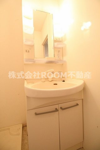 ハッピネスTAKAOの独立洗面台|独立洗面台、小物を置くことができて便利です