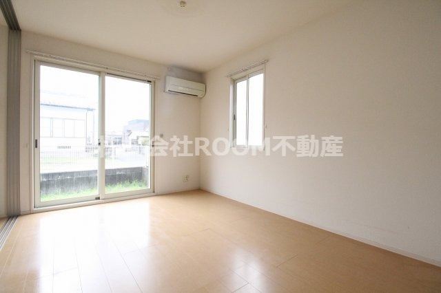 ハッピネスTAKAOの居間・リビング|こちらの居間で趣味の時間をお楽しみください