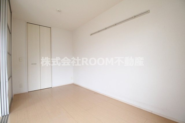 ハッピネスTAKAOの寝室|広くて明るい寝室