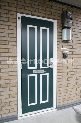 ハッピネスTAKAOの玄関|明るい玄関です