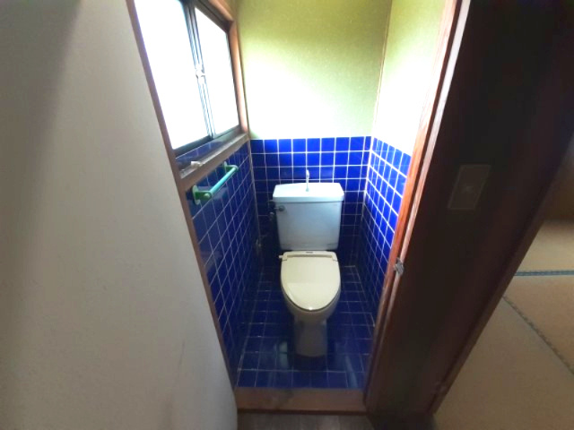 宇土市城之浦町の中古一戸建のトイレ|2階