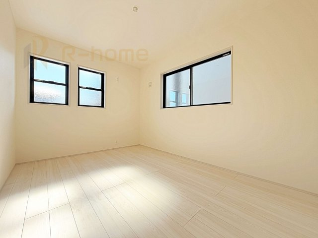 古河市下辺見第6　新築戸建て　6号棟の洋室|2面窓の風通しの良い洋室です♪差し込む暖かな陽当たりで、室内がくつろげる空間に早変わりです♪