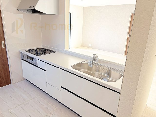 古河市下辺見第6　新築戸建て　6号棟のキッチン|料理をしながら家族とコミュニケーションが取れる対面式システムキッチン。