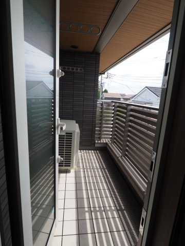 ホールインワンのバルコニー|お布団も並べて干せます