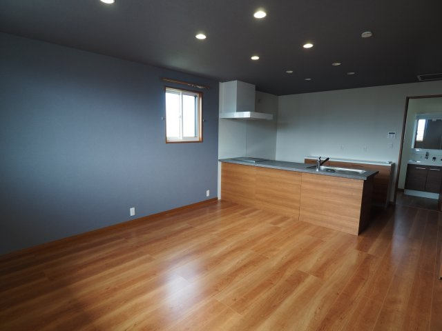 ホールインワンの居間・リビング|LDK14帖・カウンターキッチン