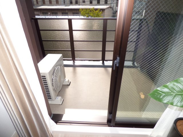 パークアクシス本町　家具類付のバルコニー|参考写真