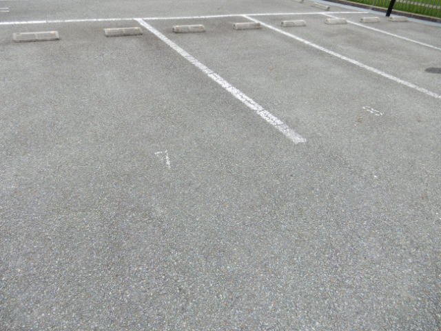 たつの市龍野町富永の賃貸マンションの駐車場