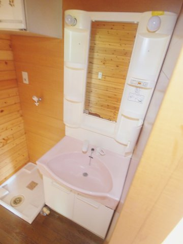 胤森アパートの洗面所