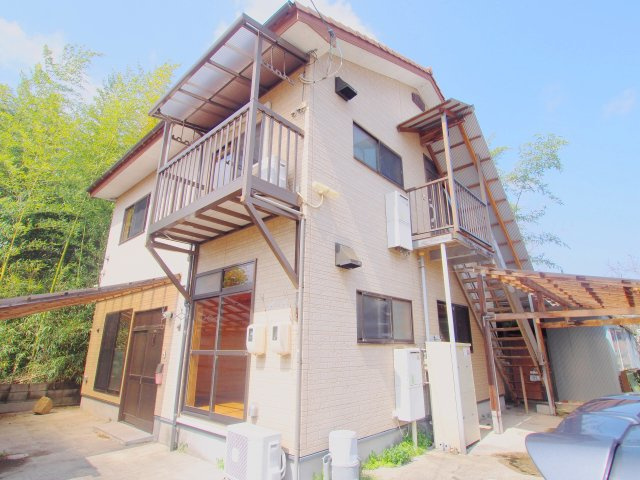 胤森アパートの外観