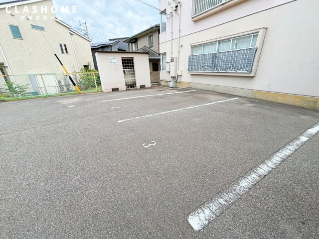 メゾン悠　　刈谷市近郊の賃貸はクラスホーム刈谷店の駐車場