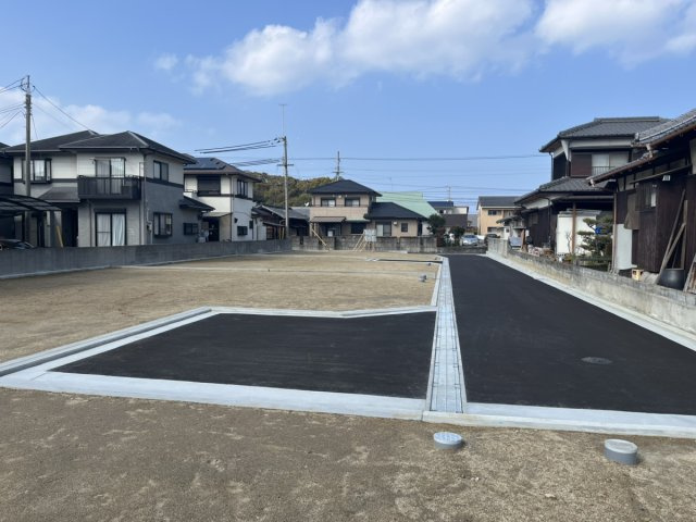 垣生エコタウンⅡの前面道路含む現地写真