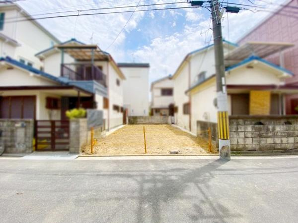 【前面道路含む現地写真】 | 周辺には、コンビニやスーパーなどの生活に便利な施設が揃っております♪