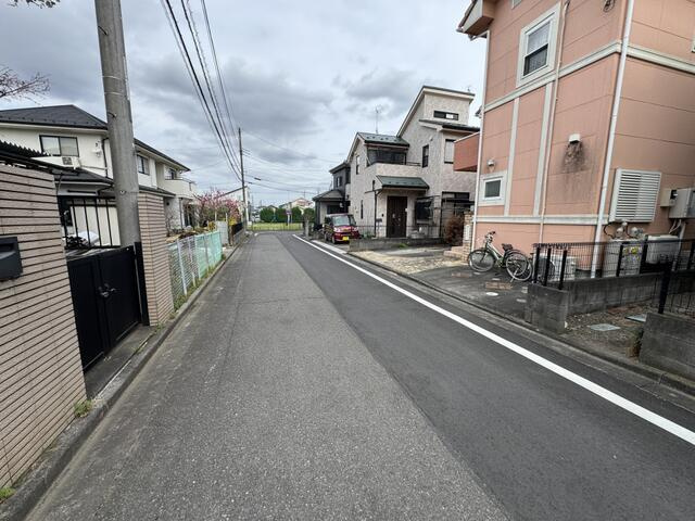 八王子市諏訪町の中古一戸建の前面道路含む現地写真|前面道路 