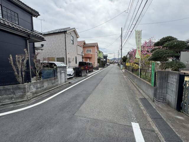 八王子市諏訪町の中古一戸建の前面道路含む現地写真|前面道路 