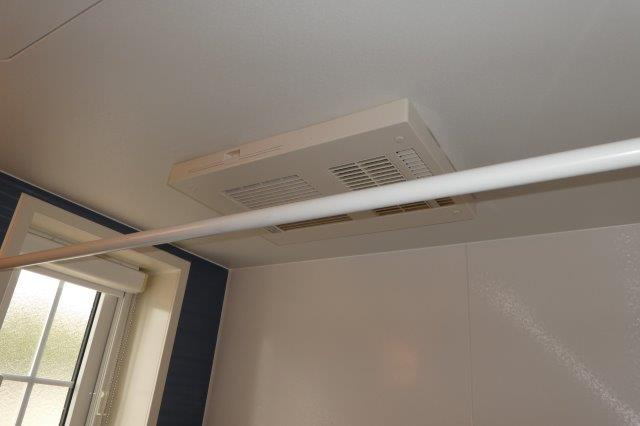 ラッフィナートカーサＳ．Ｋの浴室|浴室乾燥機・窓