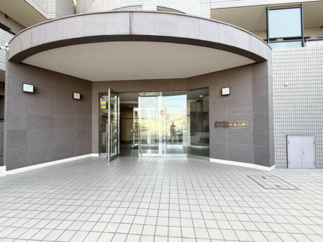 イトーピア小金公園のエントランス