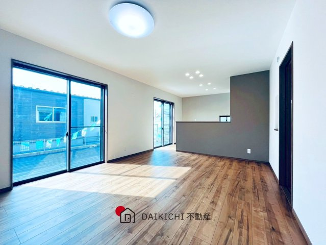 【居間・リビング】 | 加須市下高柳第11期　ワイウッドコート　新築戸建　全12棟　3号棟