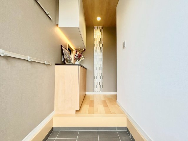 世田谷区上祖師谷1丁目　新築戸建　残3棟の玄関|玄関横にはシューズボックスがついているため、片付いた玄関がキープできます！（A号棟）

ご内見希望・資料請求などお気軽にお問い合わせ下さい！
03-5990-5201