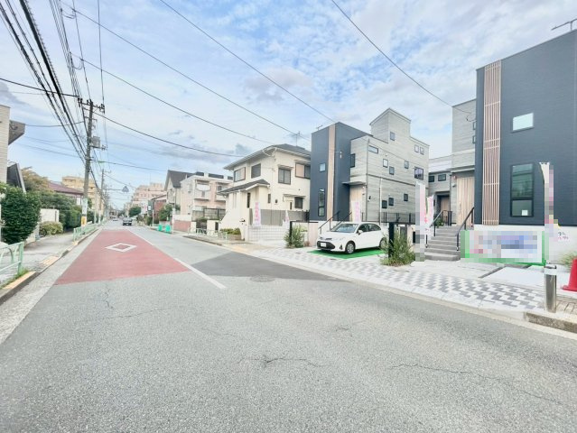 世田谷区上祖師谷1丁目　新築戸建　残1棟の前面道路含む現地写真|子育てしやすい住環境！教育施設や商業施設も徒歩圏内に充実。

ご内見希望・資料請求などお気軽にお問い合わせ下さい！
03-5990-5201