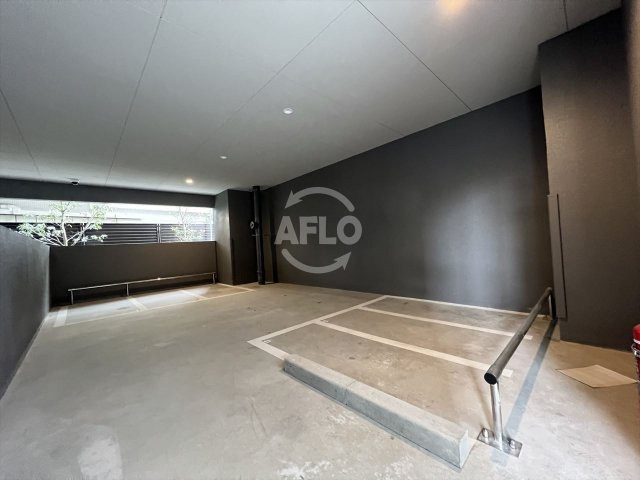 ファーストフィオーレ京橋ブレイニーの駐車場|バイク置場