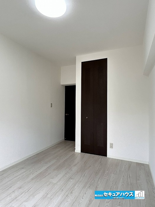 ユニーブル漆山の洋室|【洋室クローゼット】
お洋服をかけて収納することができます。