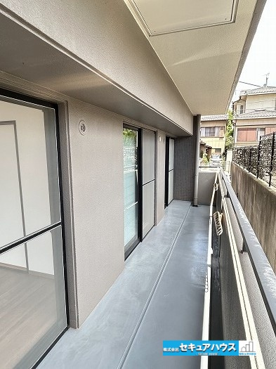 ユニーブル漆山のバルコニー|【バルコニー】
◆見晴らしもよく、太陽の温かな温もりをめいっぱい受け止めてくれます。
太陽の光と爽やかな風を受けたお洗濯物はあっという間に乾き、取りこむ時には太陽の匂いを感じられそうですね。　