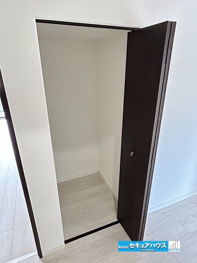 ユニーブル漆山の収納|【廊下】
◆廊下に物入がございます。