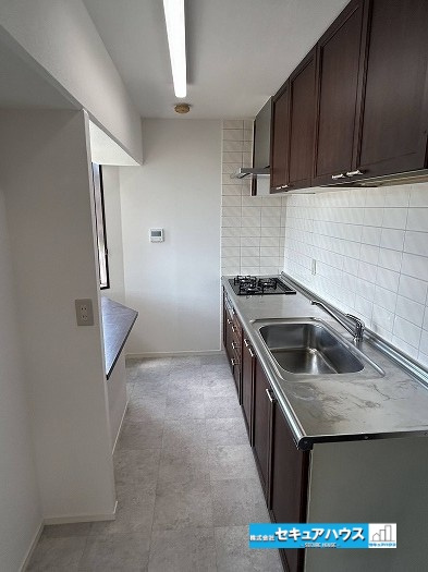 ユニーブル漆山のキッチン|【キッチン】
◆同時にたくさんの料理が調理できる。「焼く・蒸す・煮る」の工程を同時進行で進めることができるので、料理を素早く作ることができます。育児でバタバタ忙しいママに嬉しい♪