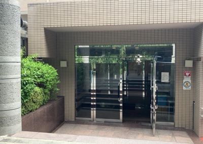 【庭】 | ル・アール高尾エグザフォート | 物件によっては、入居者が個人的に使用できる専用庭がついているものもあります。また、住宅の中にある土間の部分を庭と呼ぶこともあります。庭の用途は住む人によって変わり、それによってデザインもさまざまです。