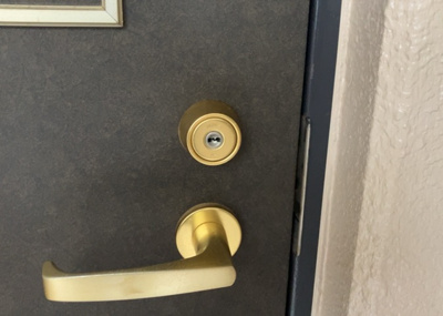 【防犯設備】 | ル・アール高尾エグザフォート | 当然のことではありますが、オートロックやセンサーライト、ホームセキュリティーなどの防犯設備があれば、小さいお子様がいるご家庭も安心ですよね！まず物件購入の際は、防犯設備もチェックするようにしましょう。