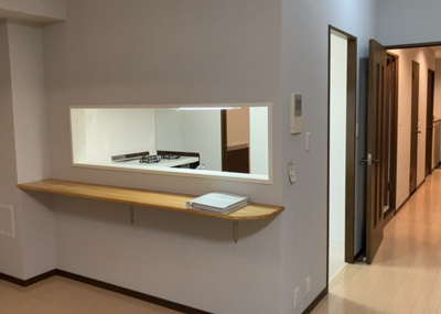 【キッチン】 | ル・アール高尾エグザフォート | L型アイランドタイプは、キッチンからダイニングにもリビングにも目が行き届くので、とても使いやすい配置です。L字型独立タイプは、キッチンを独立させてるためLDKというよりもLDといった様なイメージです。