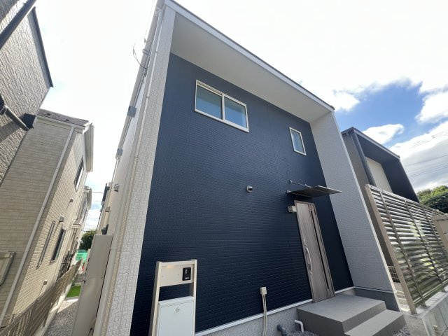 外観がポップ♪こういうのもアリ！な【大和市上和田】新築戸建の外観|外はこのようになっています