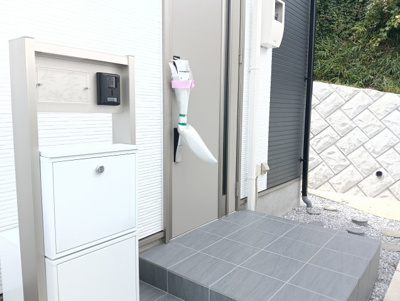 【玄関】 | 保土ヶ谷区仏向町２期 | 明るい玄関です