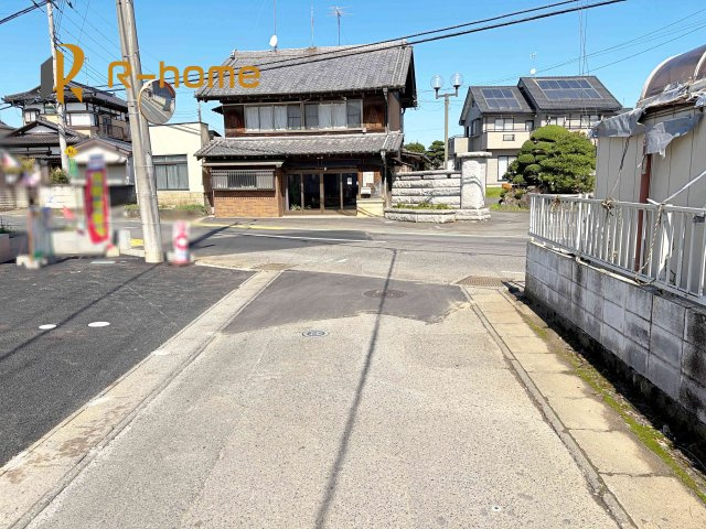 下妻市小島第3　新築戸建て　1号棟の前面道路含む現地写真|堂々！建物完成♪実際のお部屋をご見学可能です♪
ご見学が一番の資料！お気軽にお問い合わせ下さい♪
