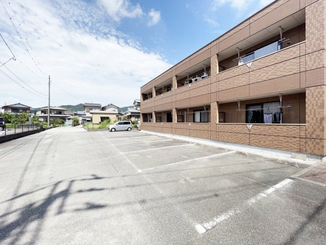 ソレイユ・ビアンの駐車場