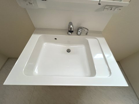 立川市上砂町3丁目　新築戸建全2棟の洗面所|暮らしを快適に変えるシャワー付洗面台