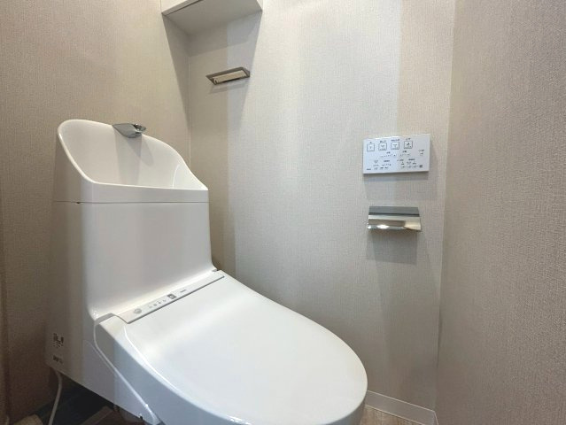 メゾン神足２号棟のトイレ|温水洗浄便座付きトイレ