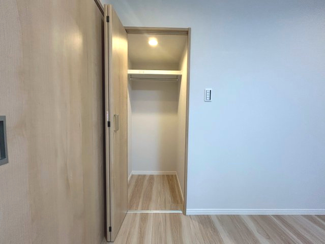 メゾン神足２号棟の収納|洋室（約6.5帖）もクローゼット付きです！